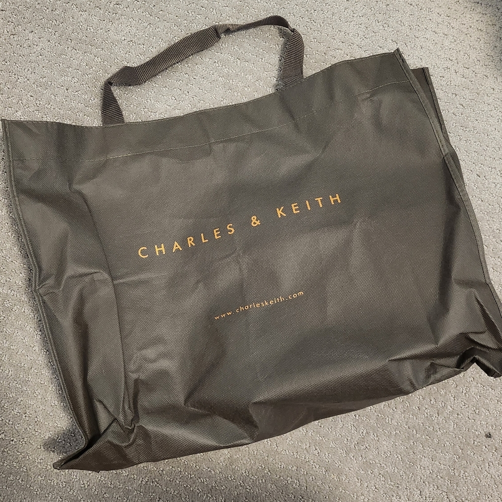 Charles & Keith Bucket Shoulder Bag - Picture 4 of 4